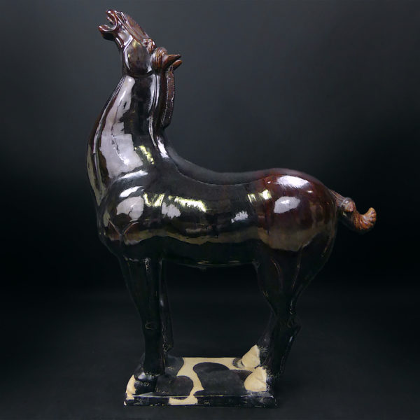 Grand cheval chinois style Tang brun en terre cuite émaillée Art chinois (profil)