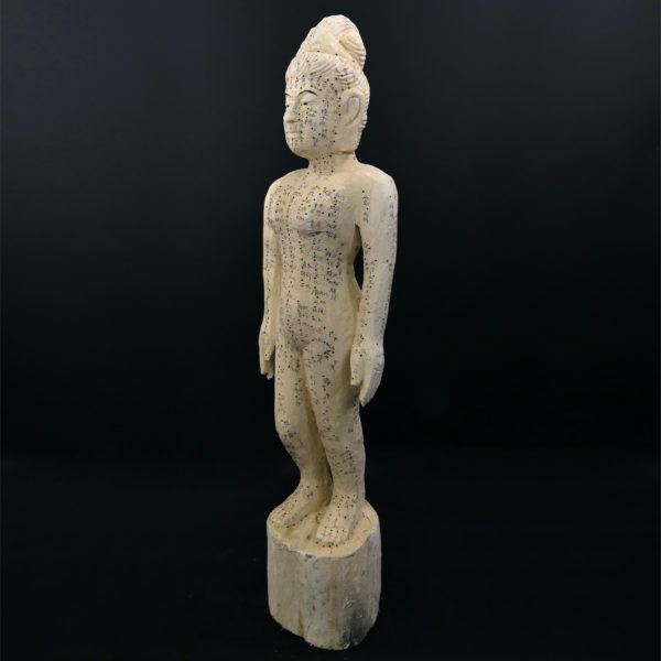 Grande statue acupuncture femme sculptée en bois Chine Mi-XXe (3/4)