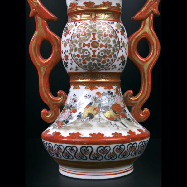 Vase aux dragons rouges japonais en porcelaine de l’ère Meiji (détail)