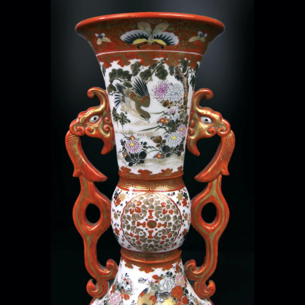 Vase aux dragons rouges japonais en porcelaine de l’ère Meiji (détail)