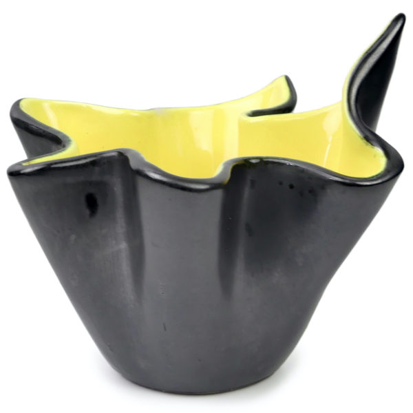 Coupe corolle asymétrique en céramique jaune et gris anthracite Années 60 (profil)