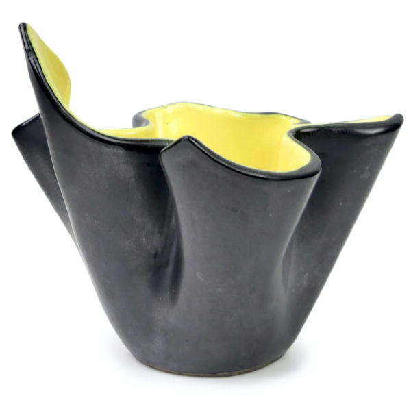 Coupe corolle asymétrique en céramique jaune et gris anthracite Années 60 (profil)