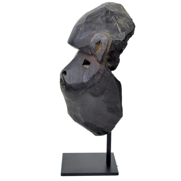 Masque de chaman ancien en bois sur socle Népal Himalaya Début XXe (profil)