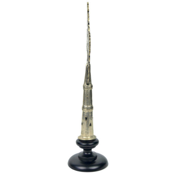 Petite croix copte orthodoxe éthiopienne argentée sur pied Objet liturgique (profil)