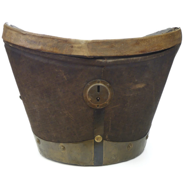 Boîte à chapeau ancienne de voyage et haut-de-forme BELLE JARDINIÈRE PARIS XIXe (face)
