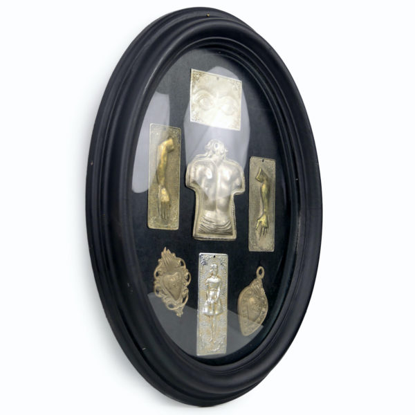 Ensemble de 7 offrandes votives anatomiques sous verre bombé Ex-voto (3/4)
