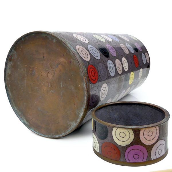 Pot à thé en cloisonné cercles et ronds multicolores (dessous 3/4)