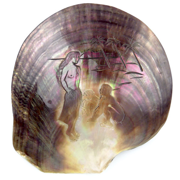 Grande coquille d’huître perlière polie et ciselée Souvenir de Polynésie (face)