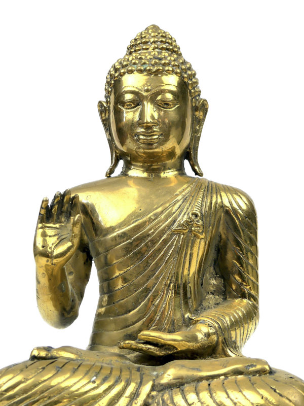 Bouddha de la Protection thaïlandais assis Abhaya Mudrā en laiton poli massif (face)