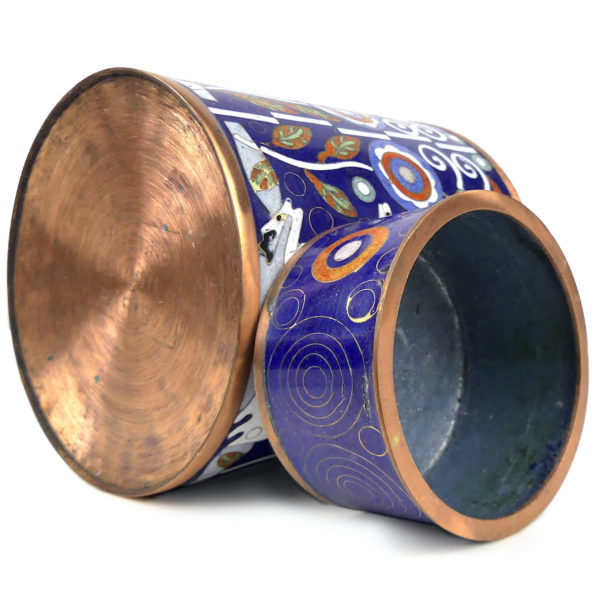 Pot cloisonné bleu biches et décor floral Fabienne Jouvin Paris (dessous ouvert 3/4)