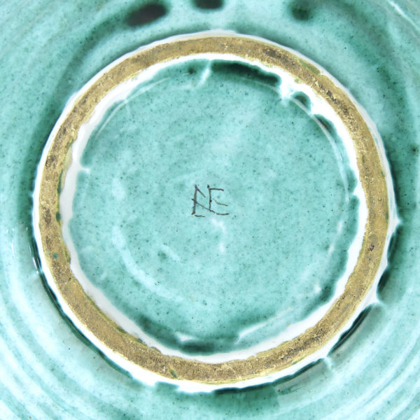 Grande coupe à fruits Malicorne en faïence turquoise monogrammée TE Émile Tessier (détail)