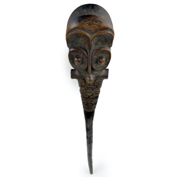 Grand casse-tête U’u marquisien finement sculpté en bois sombre (dessus 3/4)