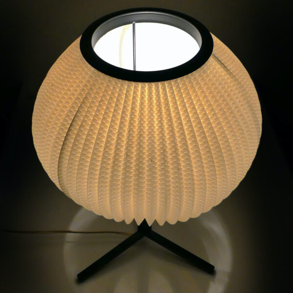 Lampe à poser RISPAL des années 50 Design français Luminaire vintage (dessus 3/4 allumée)