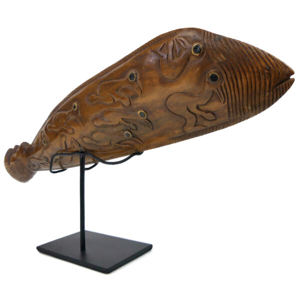 Poisson Ika Rapa Nui en bois sculpté sur socle Moai Ika Île de Pâques (3/4)