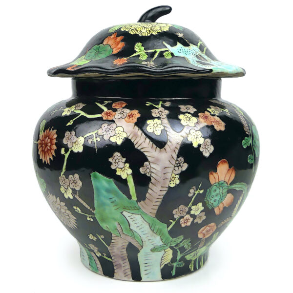 Pot couvert chinois en porcelaine de style Famille Noire Période République (face)