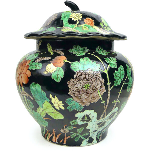 Pot couvert chinois en porcelaine de style Famille Noire Période République (face)
