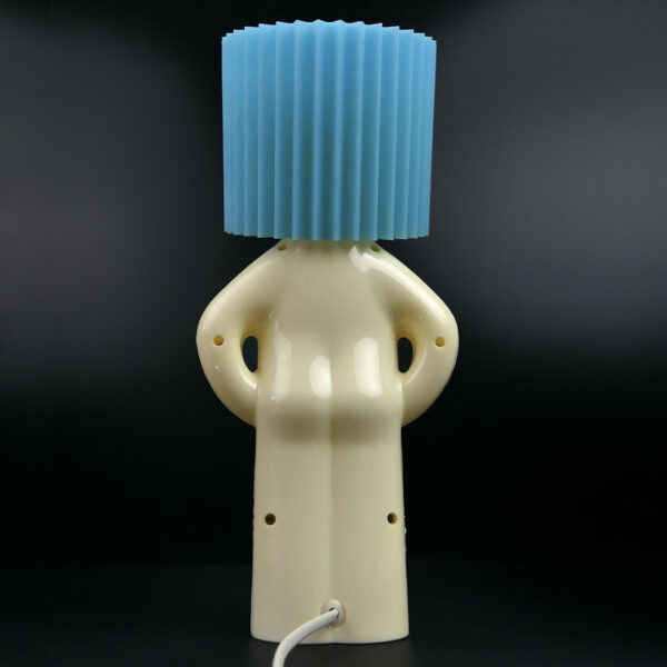 Lampe Mr. P One Shy Man blanche et bleu design Chaiyut Plypetch (dos)
