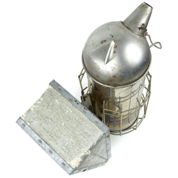 Enfumoir à abeilles en inox et bois Fin XXe Accessoire d'apiculteur Italie (dessus 3/4)