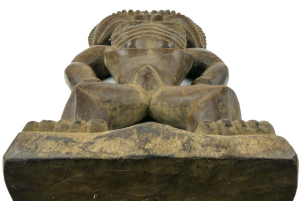 Importante statue Kū ka’ili moku ancienne en bois lourd Hawaii (dessous)