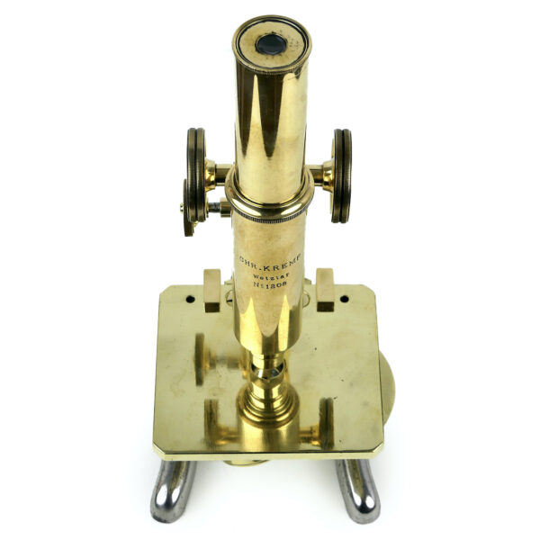 Microscope Chr. Kremp en laiton massif et acier dans son coffret XIXe (dessus 3/4)