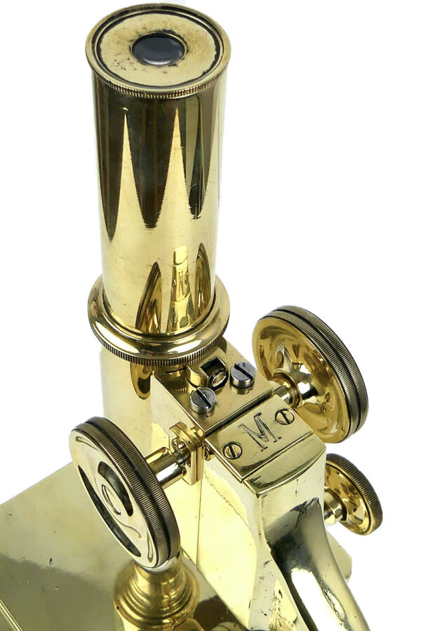 Microscope Chr. Kremp en laiton massif et acier dans son coffret XIXe (détail)