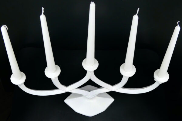 Candélabre en fonte chandelier blanc ancien à 5 branches Style brutaliste (dessus 3/4)