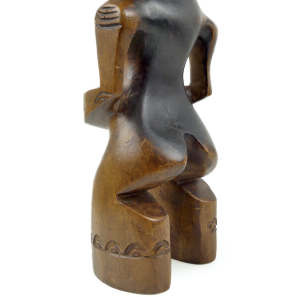 Tiki marquisien en bois de rose Miro à belle patine des années 60/70 (détail)