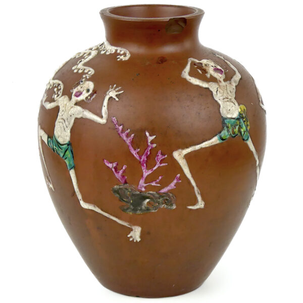 Pot japonais pieuvre géante et plongeurs en terre rouge Atelier de Kōzan Meiji (profil)