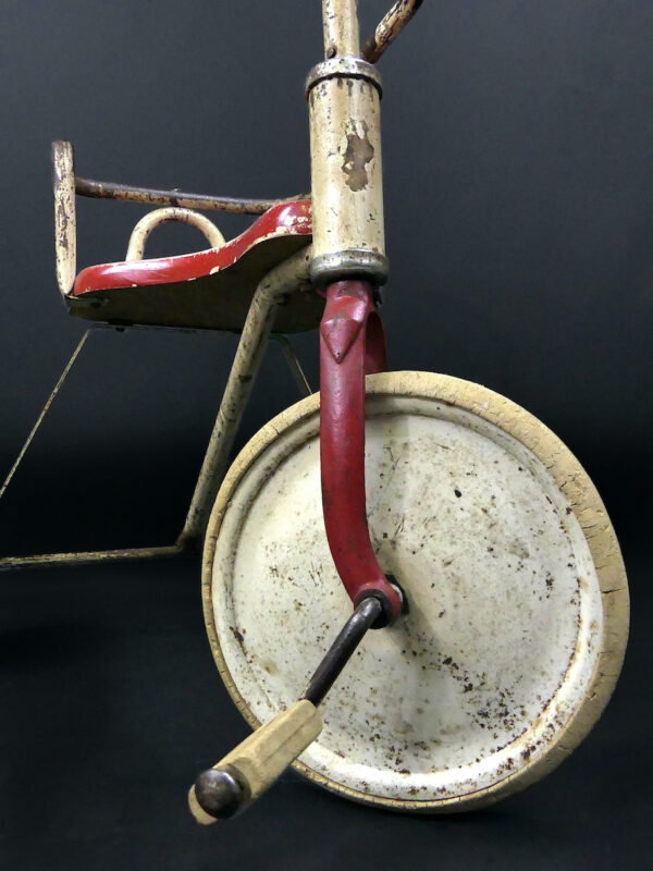 Tricycle enfant Buffalo USA vintage Années 50 Jouet ancien de collection (détail)