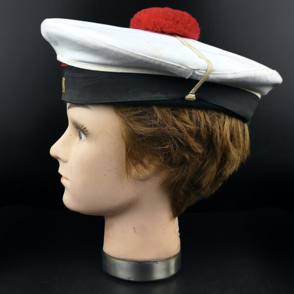 Bachi blanc du RHIN bonnet de marin sur tête à coiffer Marine nationale française (profil)
