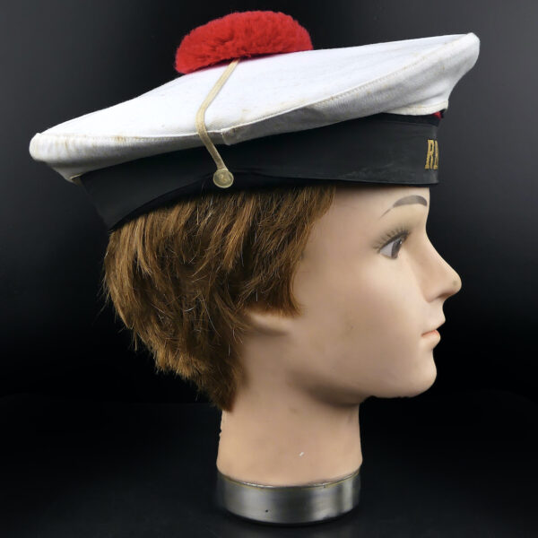 Bachi blanc du RHIN bonnet de marin sur tête à coiffer Marine nationale française (profil)