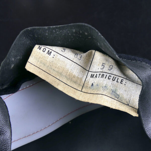 Bachi blanc du RHIN bonnet de marin sur tête à coiffer Marine nationale française (détail)