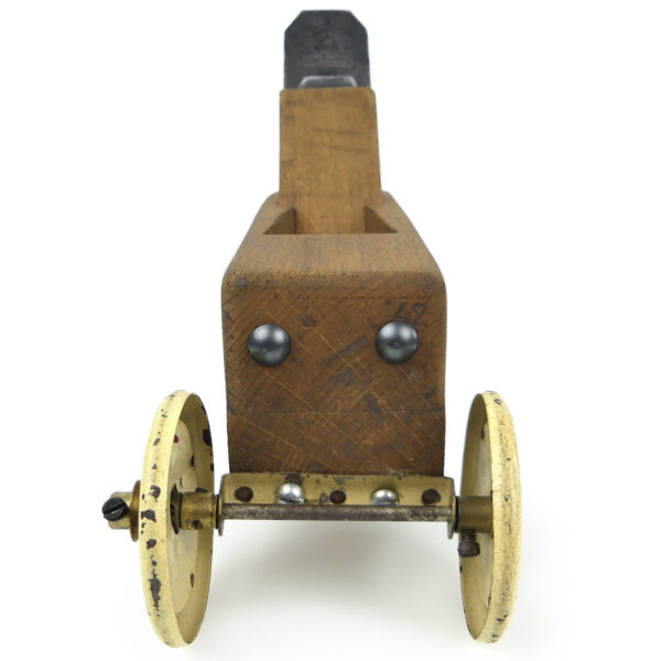 Voiture miniature Hot Rod rabot de menuisier en bois et lame en acier (face)