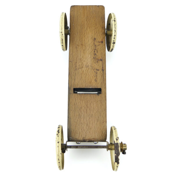 Voiture miniature Hot Rod rabot de menuisier en bois et lame en acier (dessous)