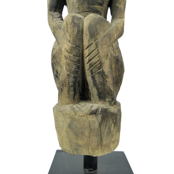Statue Yene massive en bois de fer originaire des Îles Leti Moluques Timor (détail)