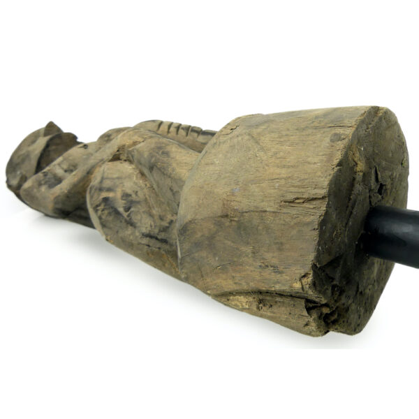 Statue Yene massive en bois de fer originaire des Îles Leti Moluques Timor (dessous 3/4)