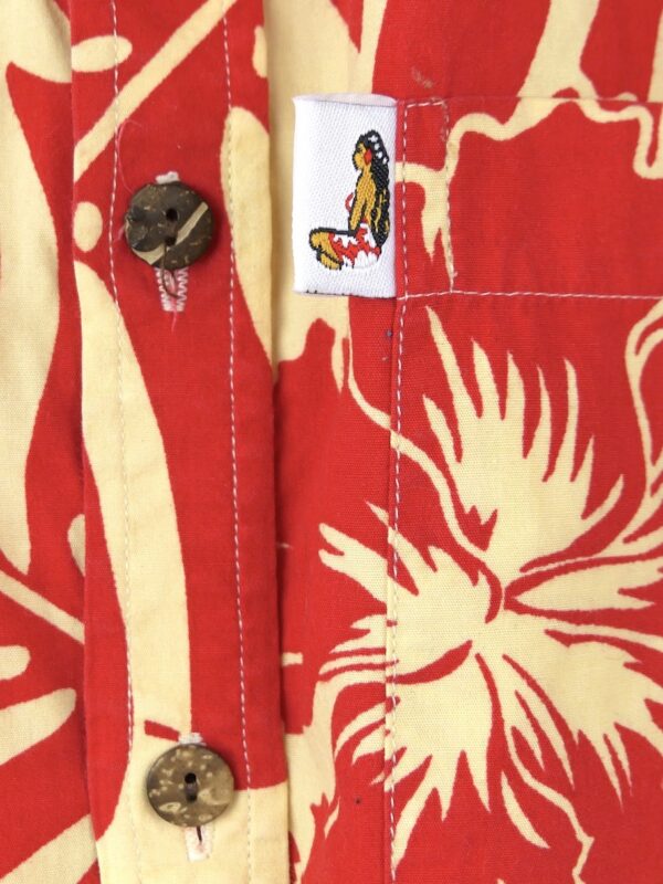 Chemise tahitienne Hinano collector rouge et beige vintage Taille L Tahiti (détail boutons)