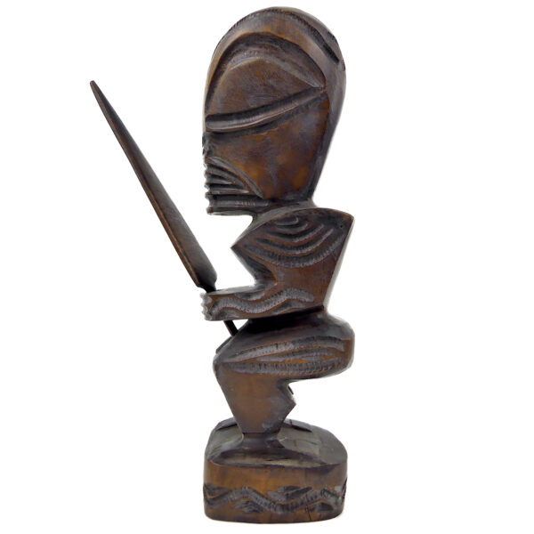 Tiki marquisien avec lance en bois de rose d’Océanie brun foncé (profil)