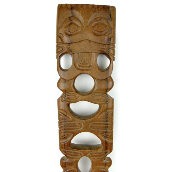 Grand couteau Tiki cranté en Miro sculpté (détail)