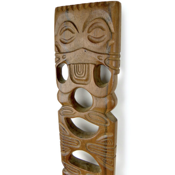 Grand couteau Tiki cranté en Miro sculpté (détail)