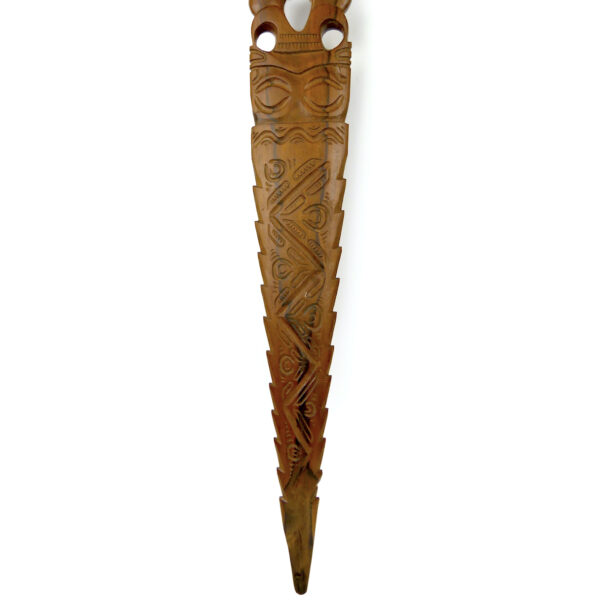 Grand couteau Tiki cranté en Miro sculpté (détail)