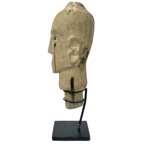 Tête de Tau-Tau en bois sculpté sur socle Pays Toroja Indonésie (profil)