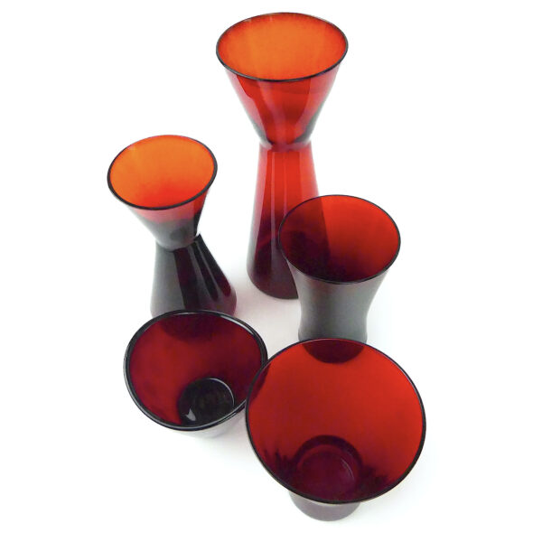 7 vases design scandinave en verre Allemagne Suède Verrerie d'art Mi-XXe (détail)