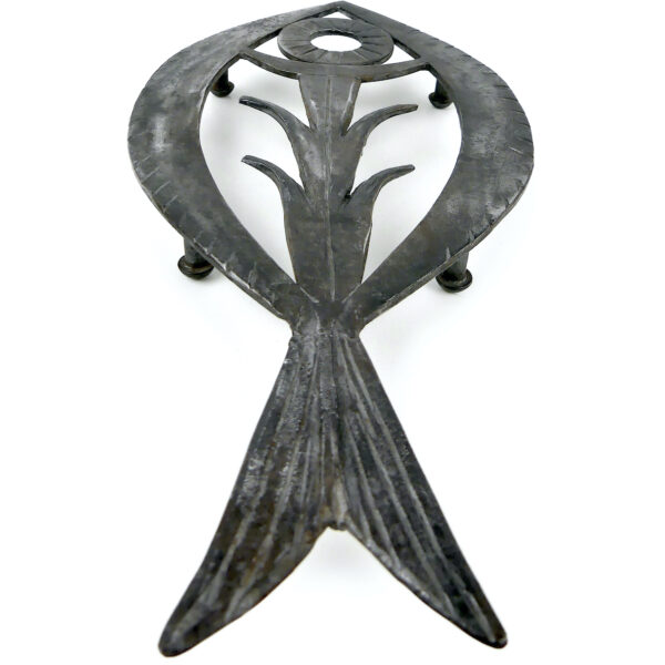 Dessous-de-plat poisson en acier découpé Ichthus Ferronnerie d’art (derrière)