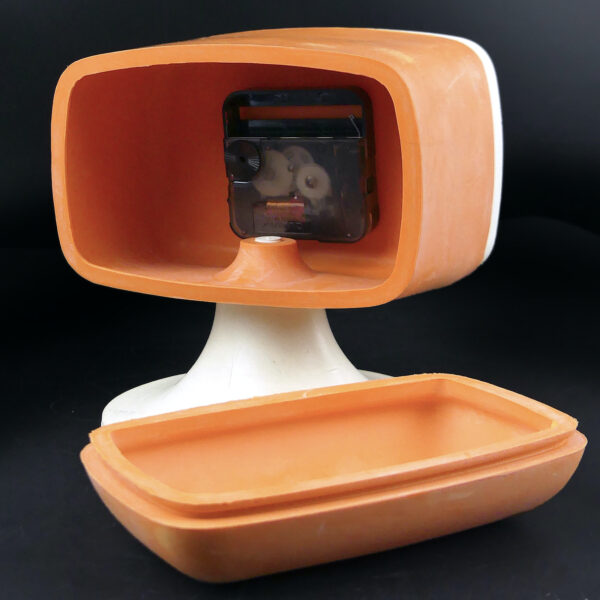 Pendule en caoutchouc orange et beige Space Age Pop Art 70 Pop Rubber (dos ouvert)