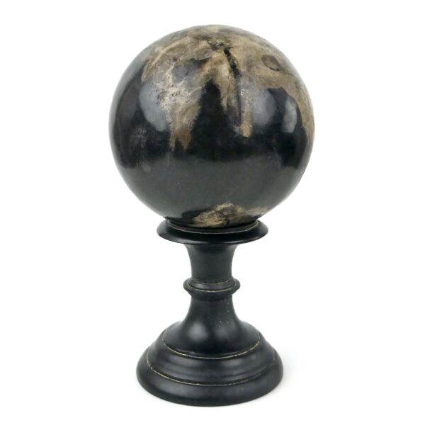 Trois boules de bois pétrifié du Miocène sur socles en bois tourné noir (2)
