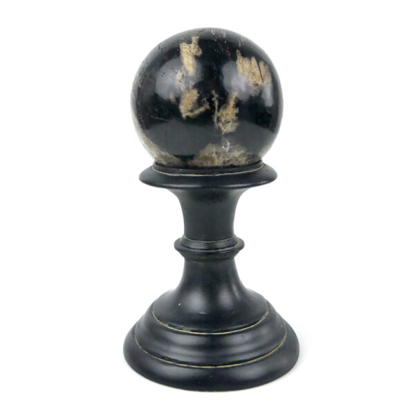 Trois boules de bois pétrifié du Miocène sur socles en bois tourné noir (3)