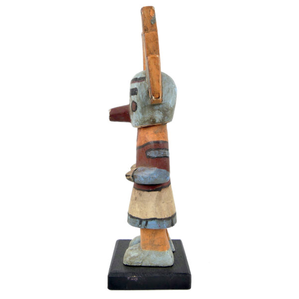 Poupée kachina à tableta Hopi sculptée en bois léger polychrome (profil)