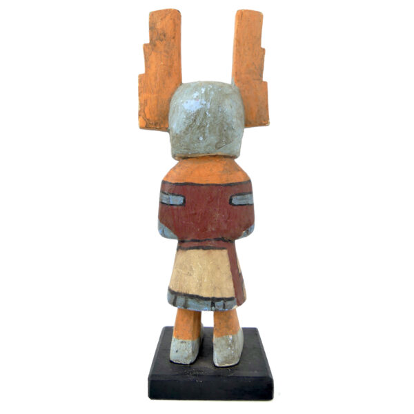 Poupée kachina à tableta Hopi sculptée en bois léger polychrome (dos)