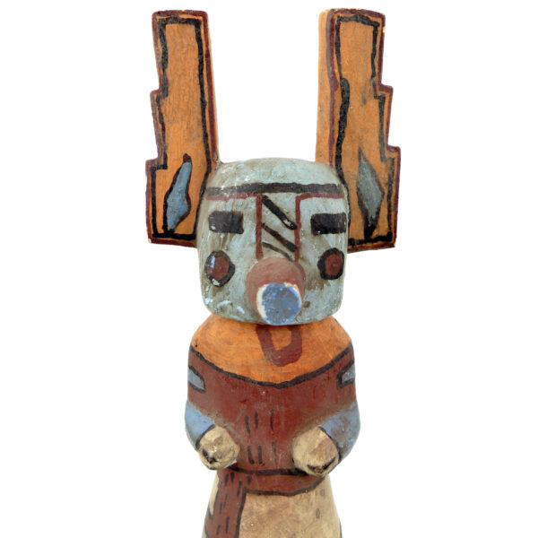 Poupée kachina à tableta Hopi sculptée en bois léger polychrome (détail)